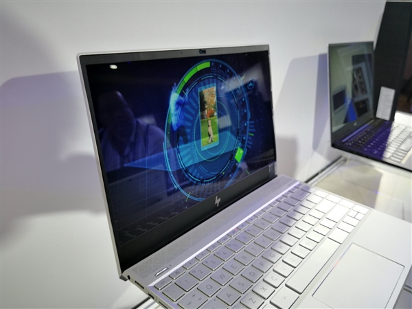 Intel��28Сʱ���������ʼǱ�����Ļ���Ľ�1W